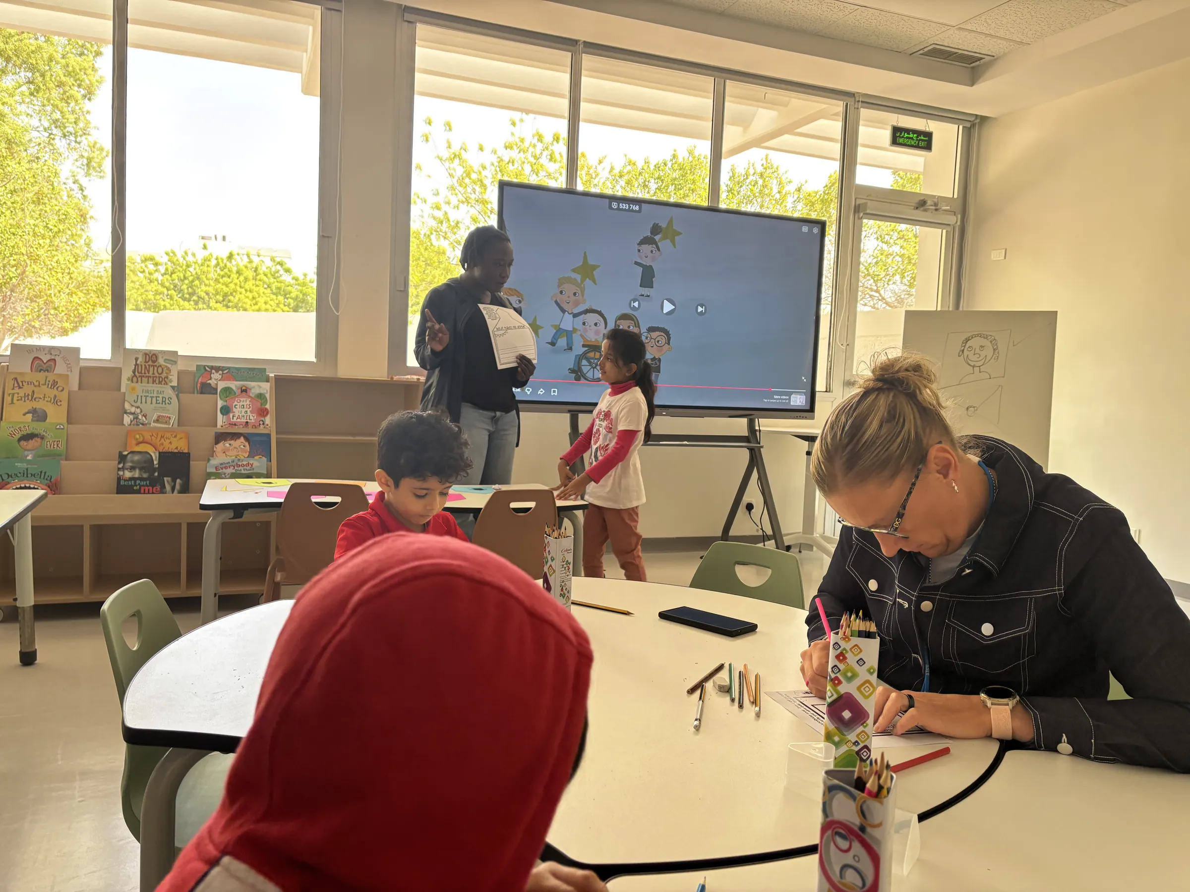 Young learners discovering together during a guided early-years lesson